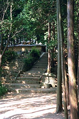 The path to the Yagyu Cemetery
